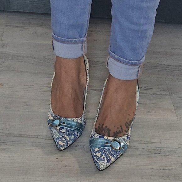 Unique Vintage Paisley Print Blue/Cream Fabric Heels Size 8.5 - Picture 2 of 10